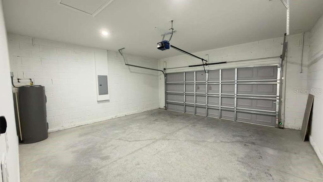 Spacious, unfurnished interior of a new home in , Ocala (Image 19).