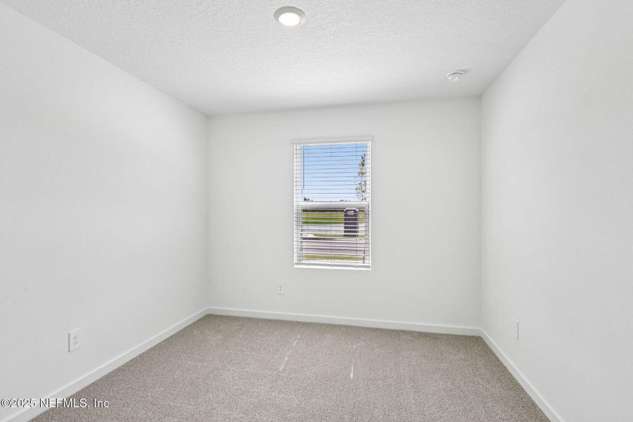 Spacious, unfurnished interior of a new home in Azalea Creek, Jacksonville (Image 27).