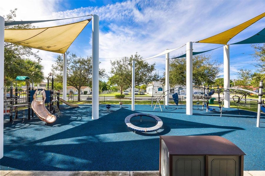 Community amenities in , Hallandale Beach (Image 22).