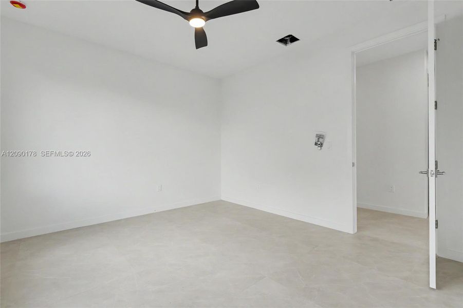 Spacious, unfurnished interior of a new home in , Oakland Park (Image 28).