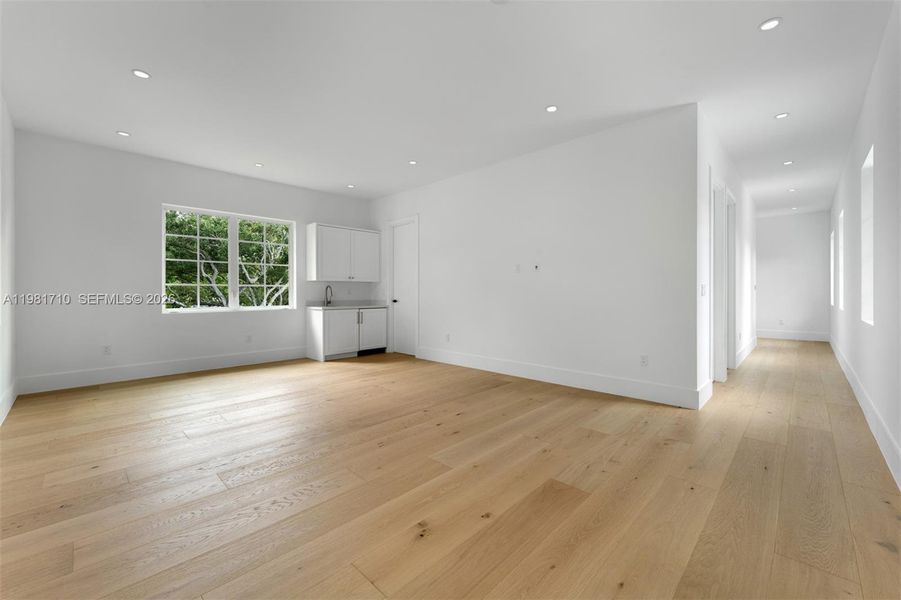 Spacious, unfurnished interior of a new home in , Palmetto Bay (Image 22).