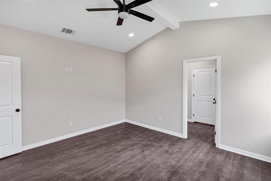 Spacious, unfurnished interior of a new home in , Mabank (Image 24). Spacious, unfurnished interior of a new home in , Mabank (Image 24).