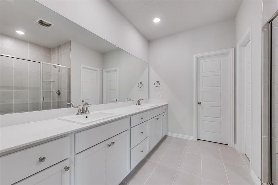 Furnished interior view inside a new home in , Frisco (Image 11).