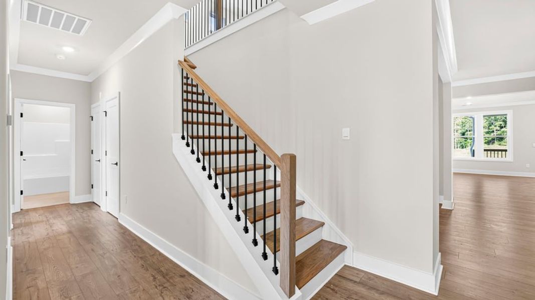 Spacious, unfurnished interior of a new home in Campbell Ridge, Piedmont (Image 29).