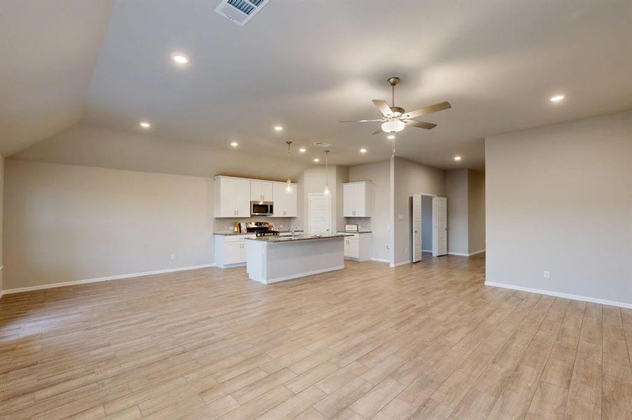 Spacious, unfurnished interior of a new home in The Preserve, Justin (Image 30). Spacious, unfurnished interior of a new home in The Preserve, Justin (Image 30).