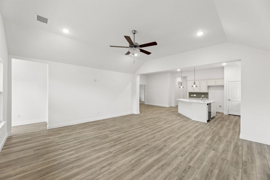 Spacious, unfurnished interior of a new home in Creekview Meadows, Pilot Point (Image 20).