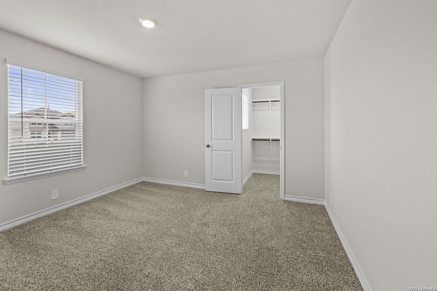 Spacious, unfurnished interior of a new home in Stonehill, San Antonio (Image 9).