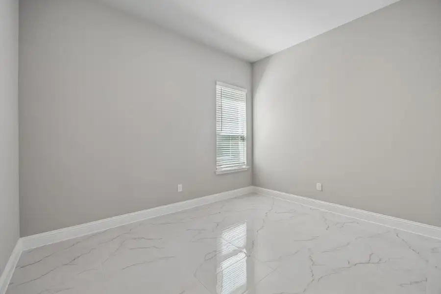 Spacious, unfurnished interior of a new home in Mayfield Farms, Arlington (Image 30).