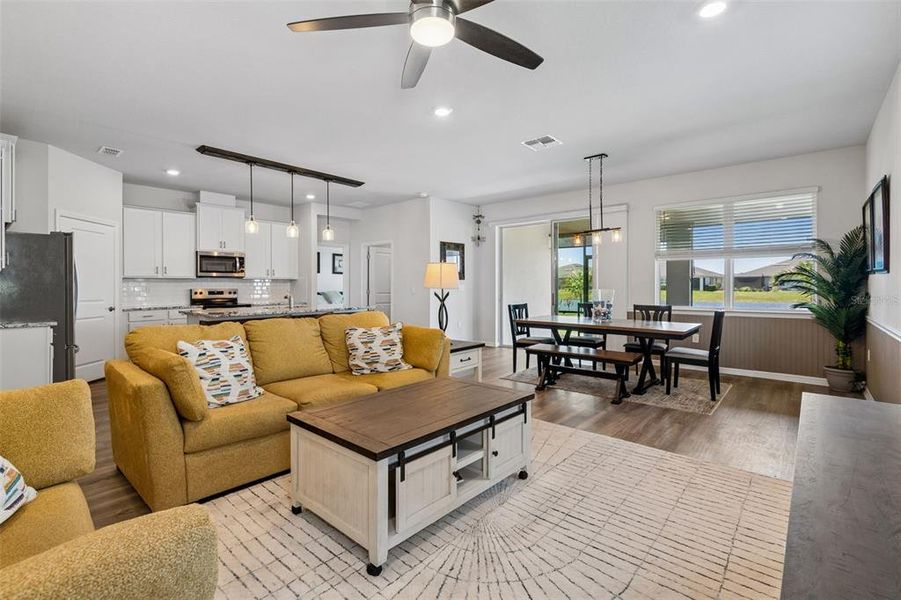 Furnished interior view inside a new home in Star Farms at Lakewood Ranch, Bradenton (Image 9).