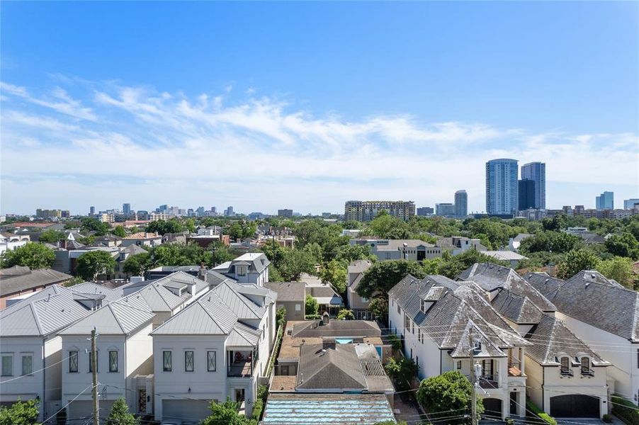 Take in stunning southern views of the Upper Kirby District, a vibrant blend of historic neighborhoods and modern mixed-use developments. Indulge in exquisite dining and high-end retail, all just minutes from Greenway Plaza, Downtown, the Galleria, and the Texas Medical Center, offering exceptional access to work and leisure.