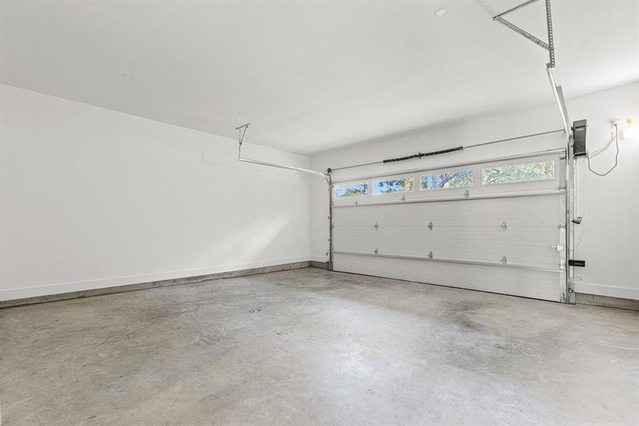Spacious, unfurnished interior of a new home in , Dallas (Image 18).