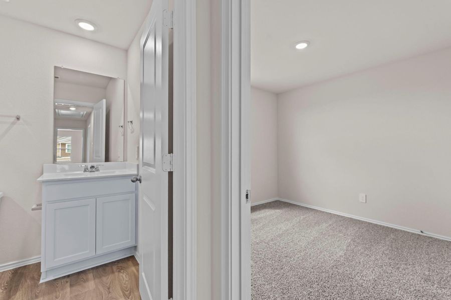 Spacious, unfurnished interior of a new home in Sunset Oaks, Maxwell (Image 30).