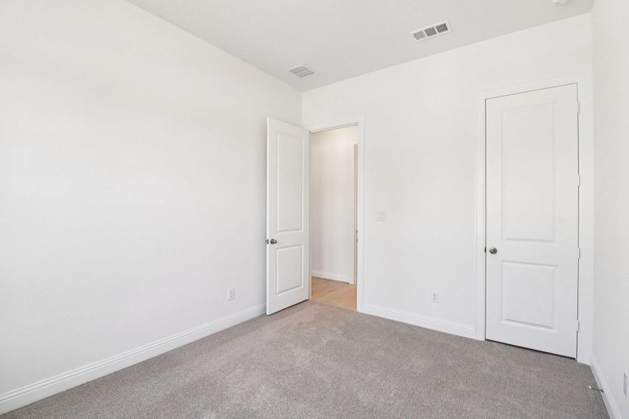 Spacious, unfurnished interior of a new home in Evergreen 60', Conroe (Image 37).