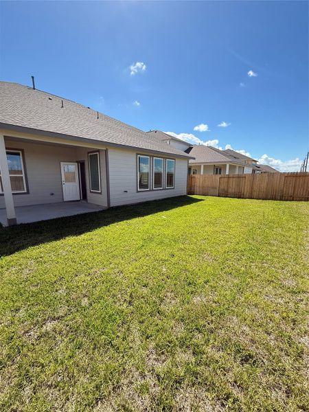 Exterior details and patio area of a home in Huntington Place, Rosharon (Image 18). Exterior details and patio area of a home in Huntington Place, Rosharon (Image 18).