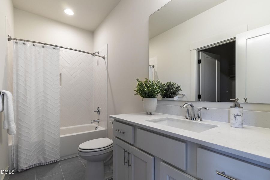 300_MEADOW_WALK_DR_INTERIOR_69