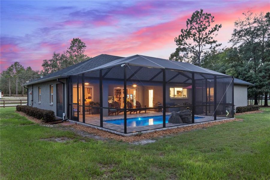 Exterior details and patio area of a home in , Dunnellon (Image 34).