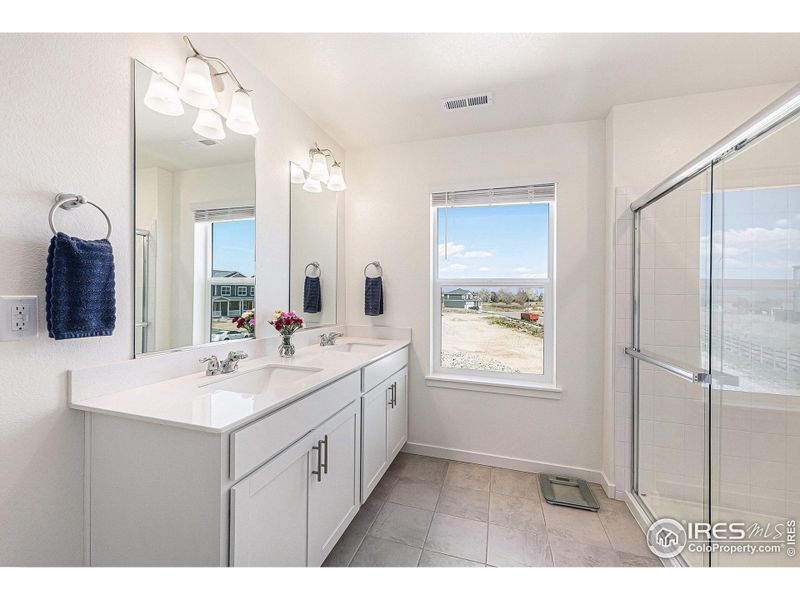 Primary bath with walk-in closet