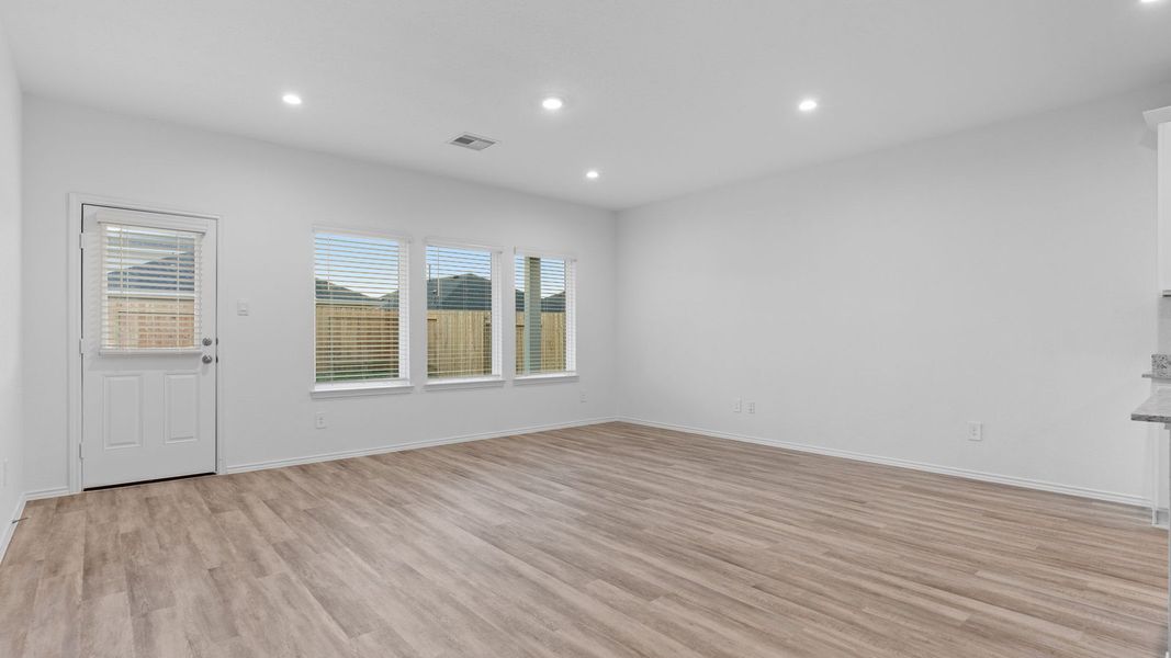 Spacious, unfurnished interior of a new home in Tamarron, Fulshear (Image 21).