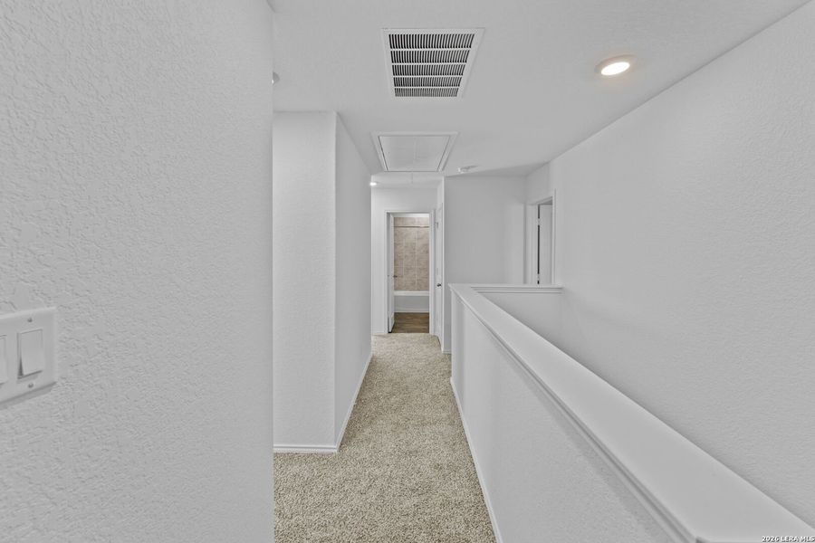 Spacious, unfurnished interior of a new home in Avenida, Converse (Image 11).