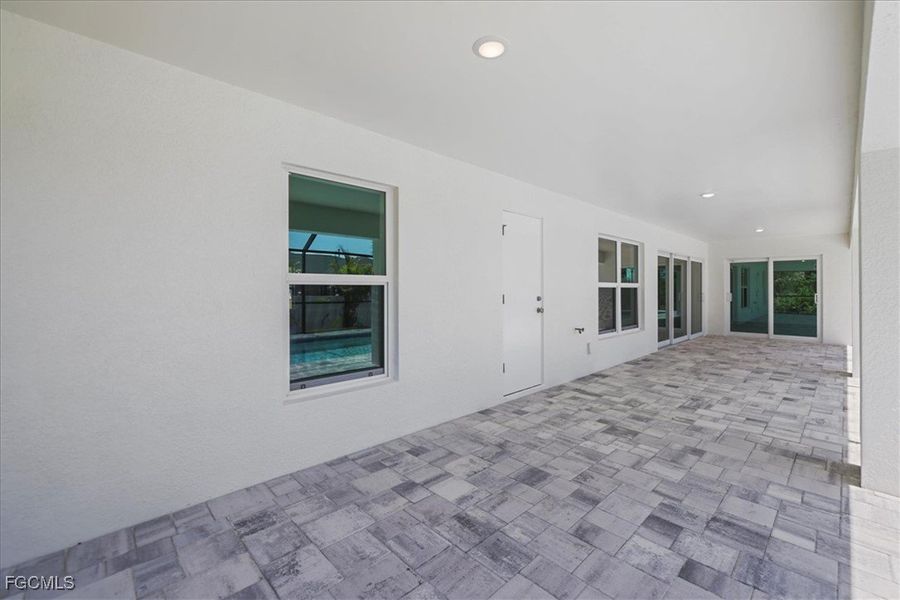 Spacious, unfurnished interior of a new home in Cape Coral, Cape Coral (Image 30).