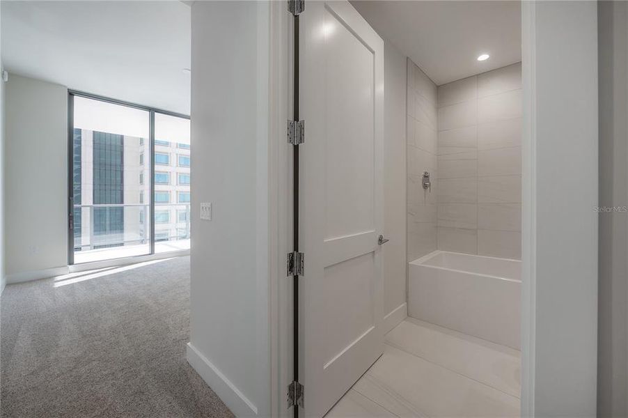 Spacious, unfurnished interior of a new home in , St. Petersburg (Image 54).