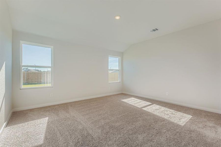 Spacious, unfurnished interior of a new home in Middlefield Village, Dallas (Image 17).
