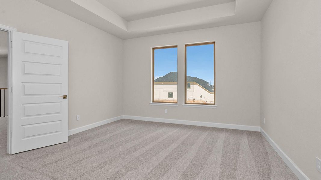 Spacious, unfurnished interior of a new home in Cross Creek West, Fulshear (Image 11).