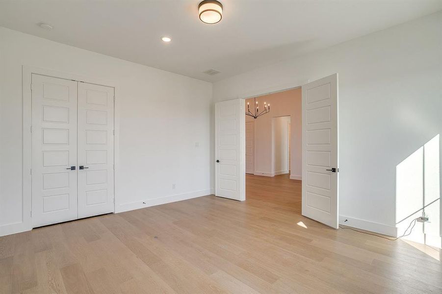 Spacious, unfurnished interior of a new home in Waterfall Ranch, Waxahachie (Image 19). Spacious, unfurnished interior of a new home in Waterfall Ranch, Waxahachie (Image 19).