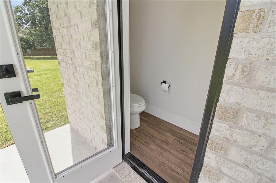Exterior details and patio area of a home in , Mansfield (Image 4).