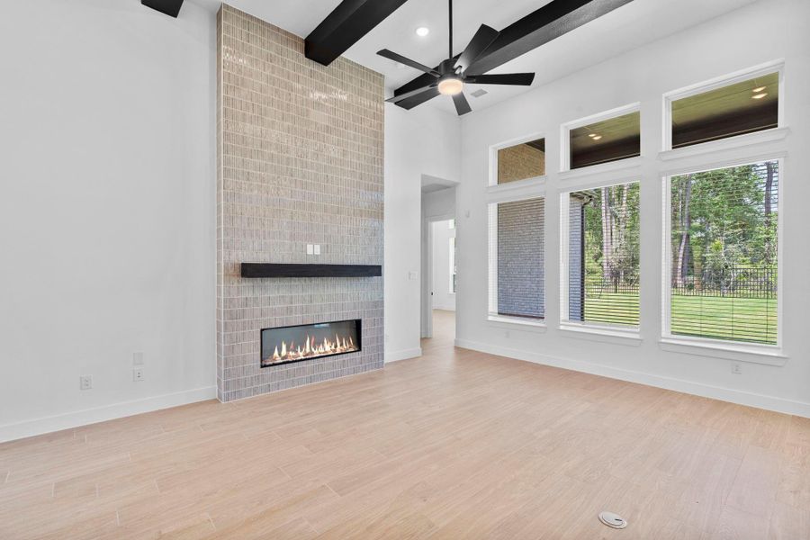 Spacious, unfurnished interior of a new home in Evergreen, Conroe (Image 21).