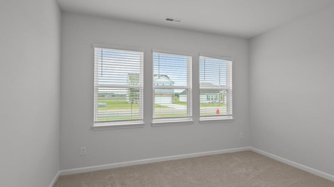 Spacious, unfurnished interior of a new home in East Ridge, Ayden (Image 14).
