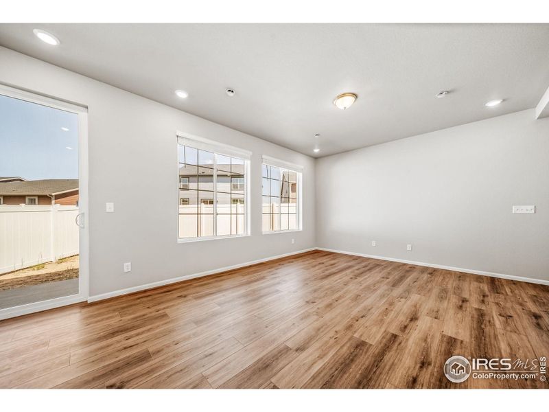 Spacious, unfurnished interior of a new home in Thompson River Ranch, Johnstown (Image 16).