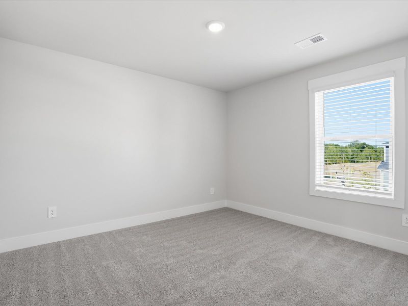 Spacious, unfurnished interior of a new home in Ashby Woods, Boiling Springs (Image 17).