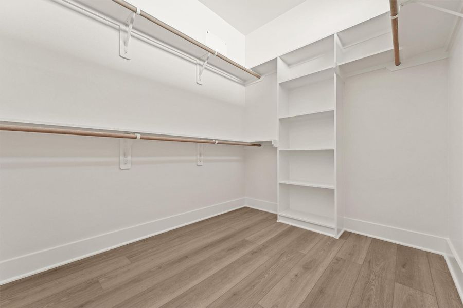 Spacious, unfurnished interior of a new home in Jesselton Square at Creekmont, Houston (Image 15).