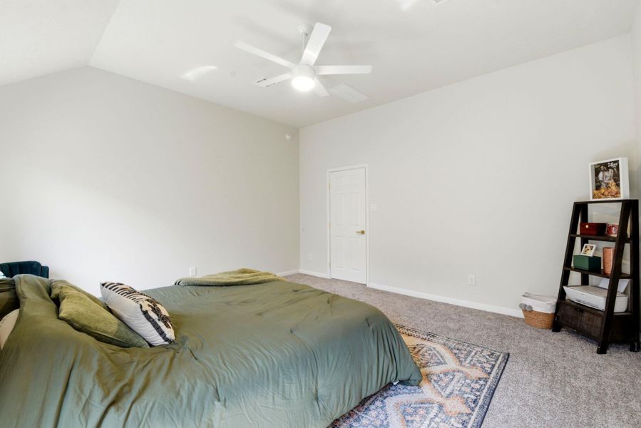 Furnished interior view inside a new home in Pedregal, Dickinson (Image 44).