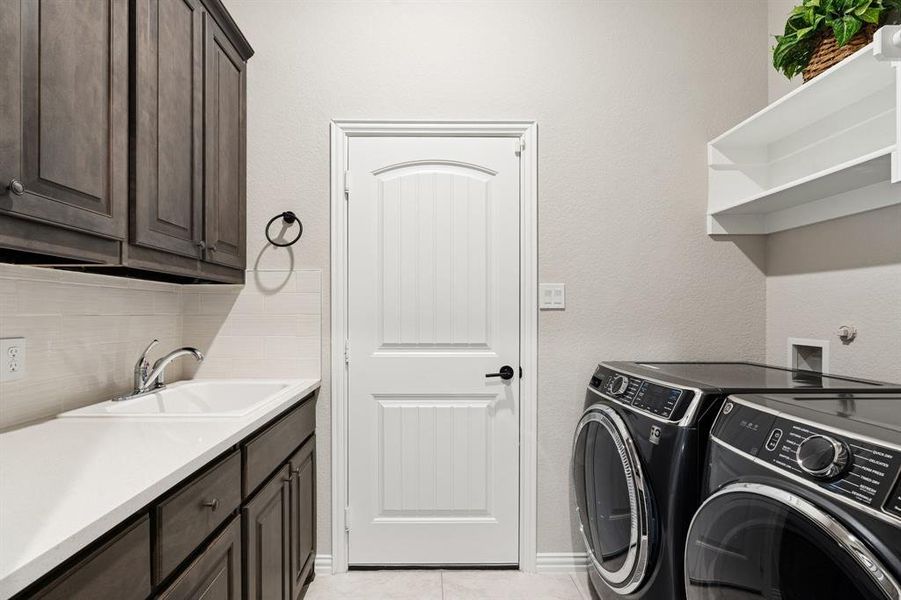 Furnished interior view inside a new home in , Weatherford (Image 15).