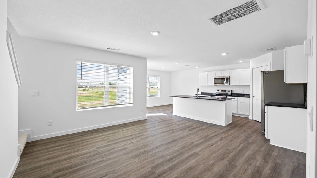 Spacious, unfurnished interior of a new home in Evergreen Landing, Rossville (Image 14).