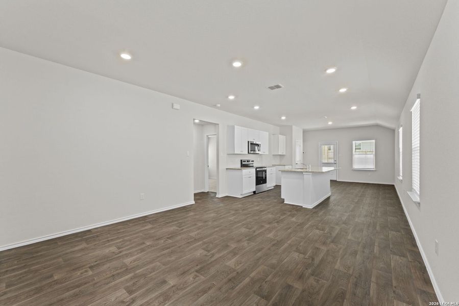 Spacious, unfurnished interior of a new home in Laurel Vistas, San Antonio (Image 11). Spacious, unfurnished interior of a new home in Laurel Vistas, San Antonio (Image 11).
