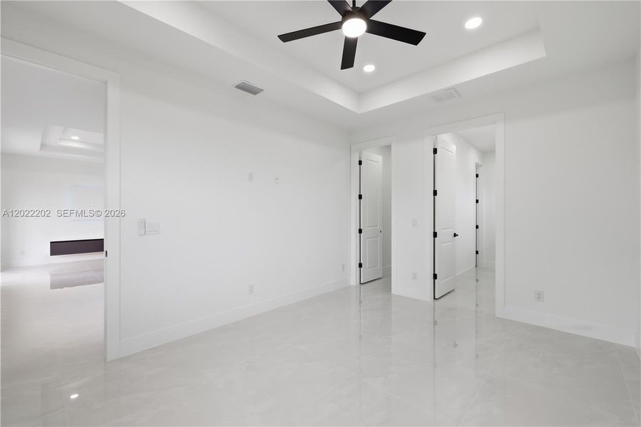 Spacious, unfurnished interior of a new home in , Lehigh Acres (Image 12).
