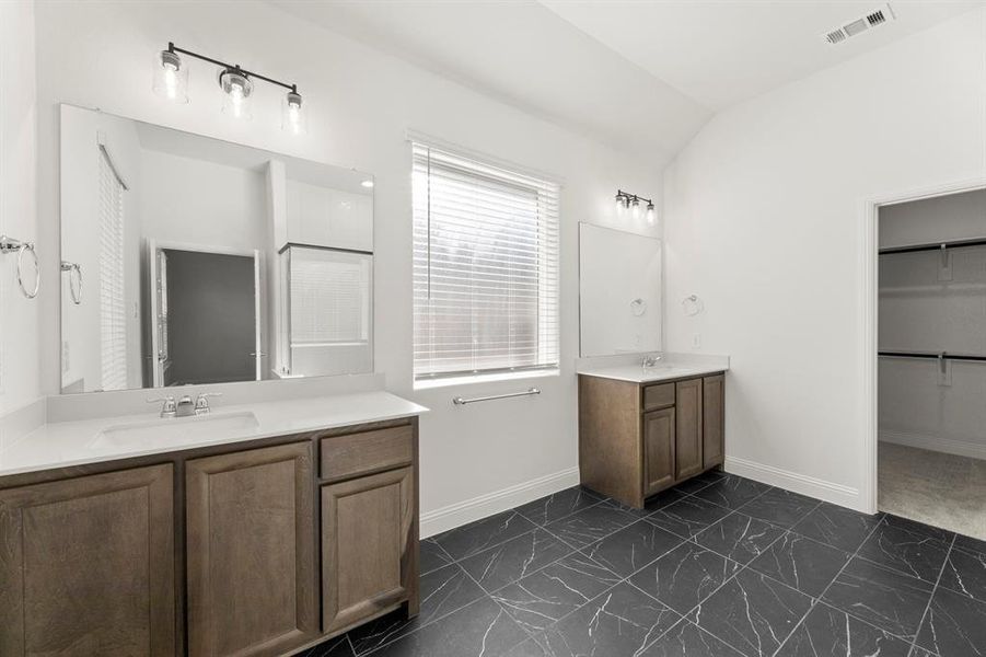 10_1433 Florence, Celina