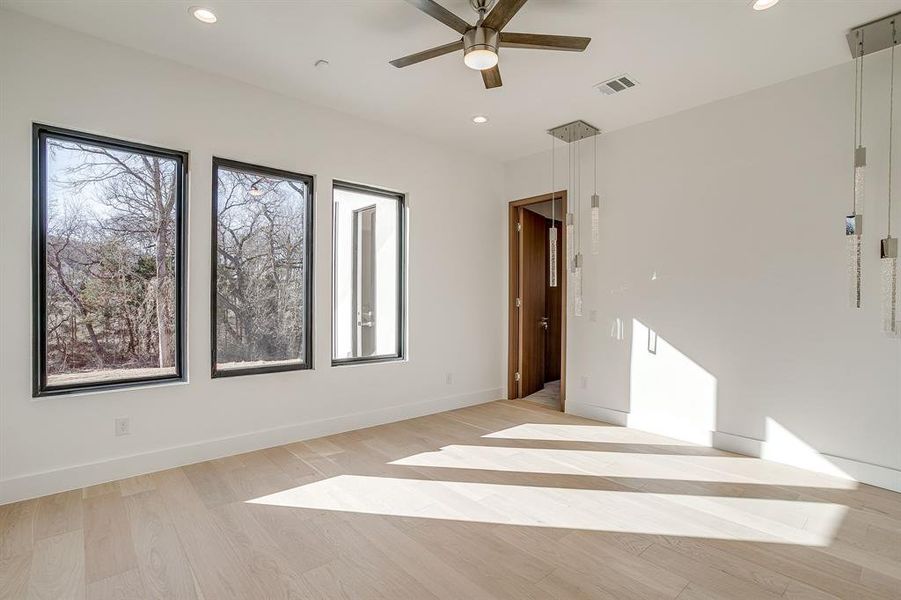 Spacious, unfurnished interior of a new home in , Cedar Hill (Image 23).