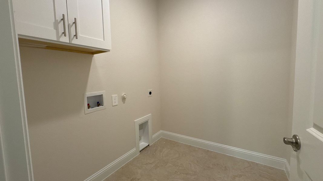 Spacious, unfurnished interior of a new home in Peachtree Meadows, Rockwall (Image 10).