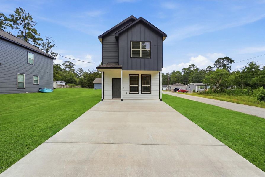 Front exterior of a new home in , Montgomery, TX, highlighting curb appeal (Image 1). Front exterior of a new home in , Montgomery, TX, highlighting curb appeal (Image 1).