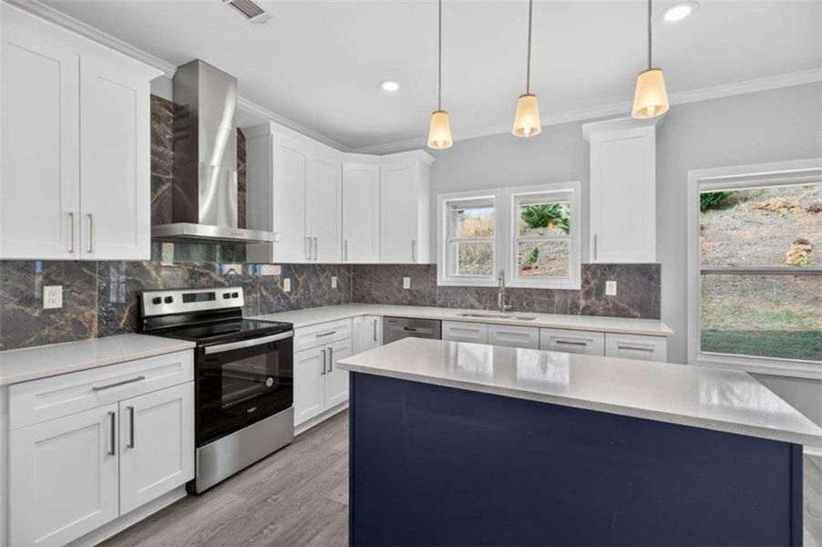 Furnished interior view inside a new home in , Gainesville (Image 14).