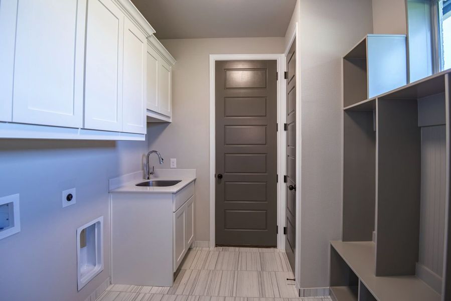 Furnished interior in a model home at The Highlands in Northlake (Image 23). Furnished interior in a model home at The Highlands in Northlake (Image 23).