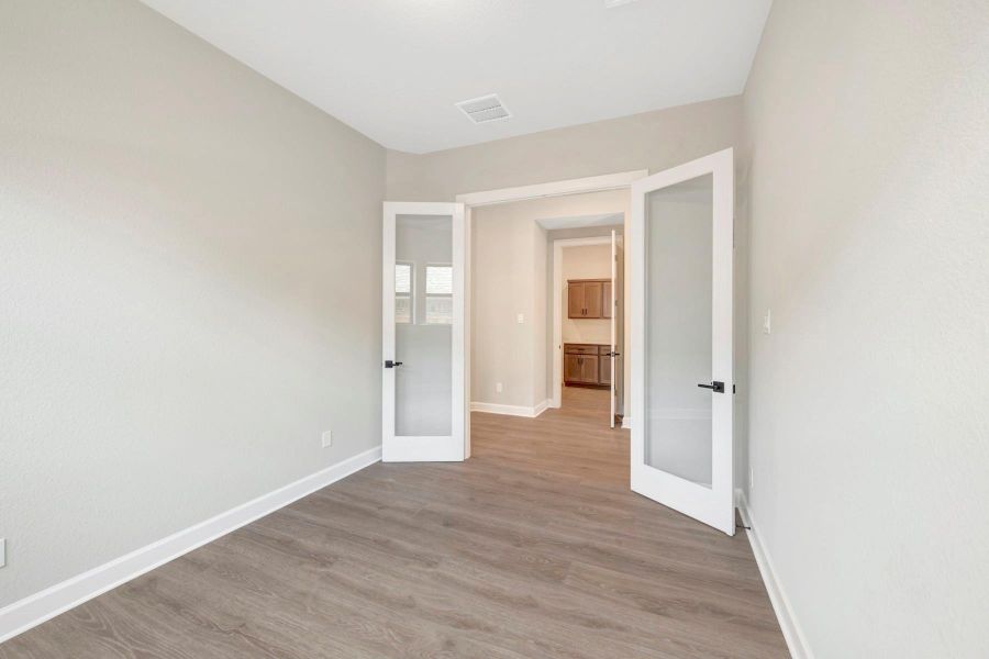 Spacious, unfurnished interior of a new home in Kresston - Enclave Collection, Magnolia (Image 34).