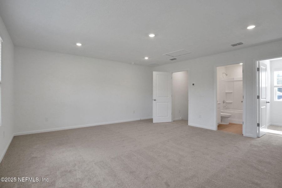 Spacious, unfurnished interior of a new home in Bellbrooke, Jacksonville (Image 27).