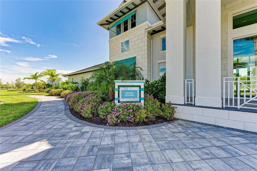 Exterior details and patio area of a home in , Sarasota (Image 3).