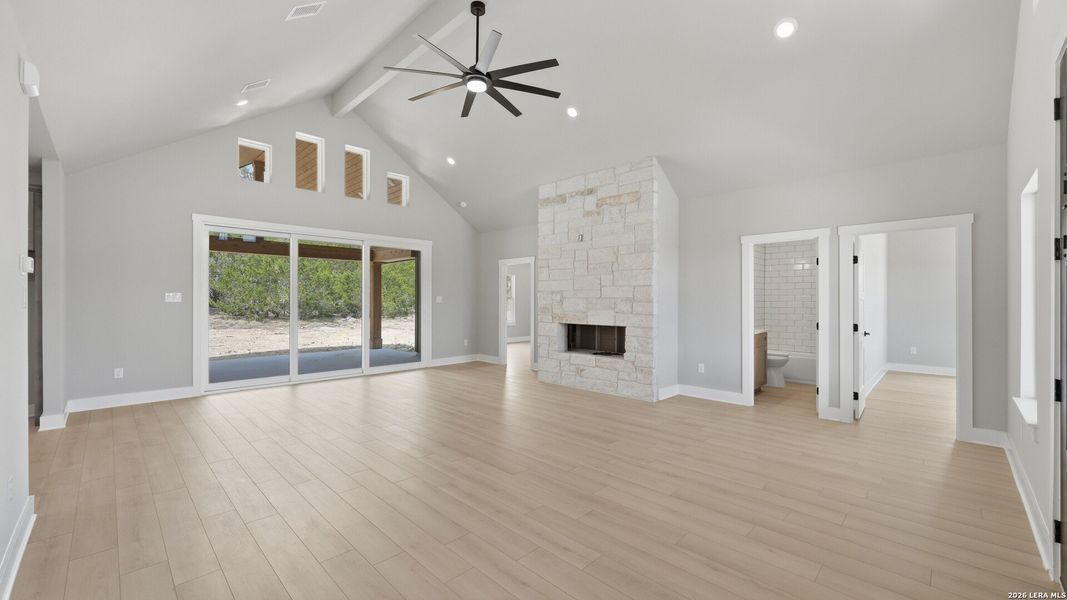 Spacious, unfurnished interior of a new home in , Canyon Lake (Image 38).