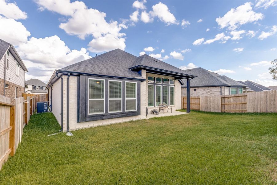 Exterior details and patio area of a home in Mavera, Conroe (Image 3).